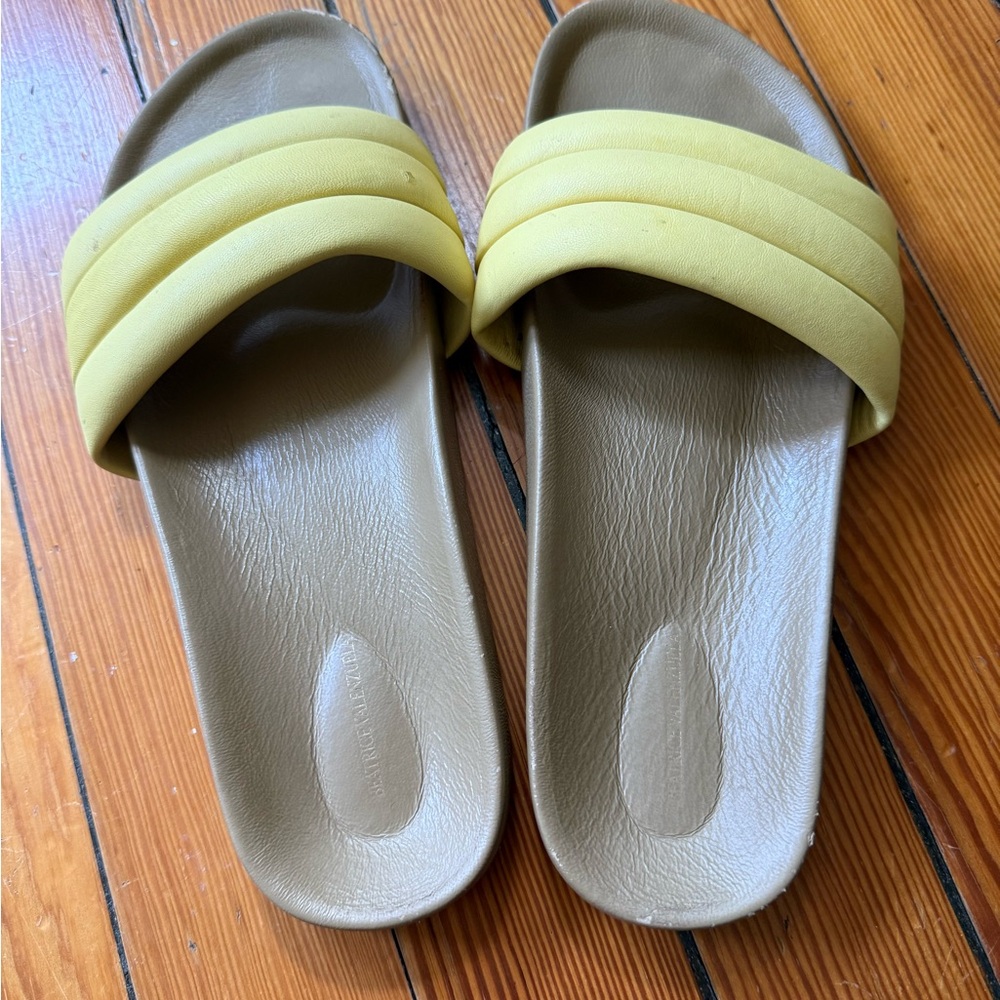 Beatrice Valenzuela Pineapple Classic Sandalia - Yellow/Tan